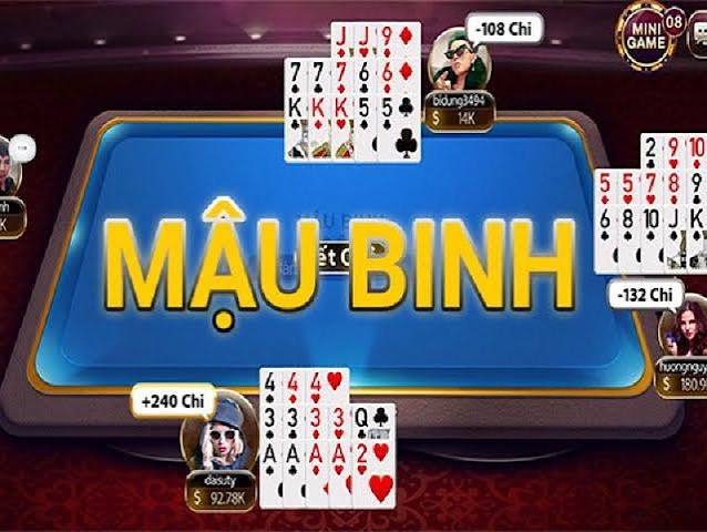 Người chơi phân tích chiến thuật Mậu Binh trên thiết bị di động